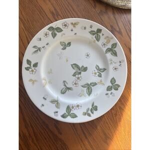 Wedgwood England Wild Strawberry Dinner Plates 10.75” - Set Of 6